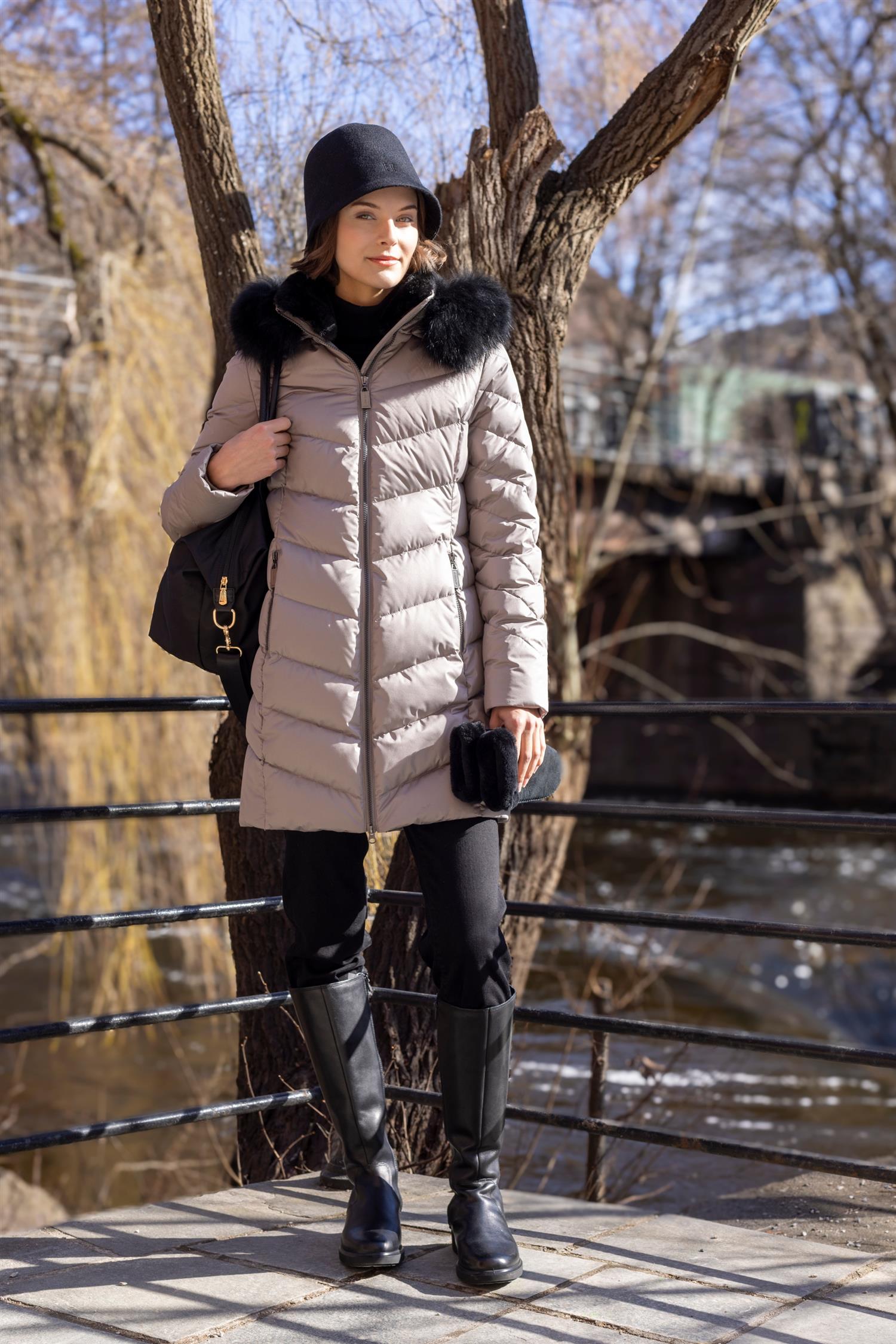 Feminin classic down jacket Sand