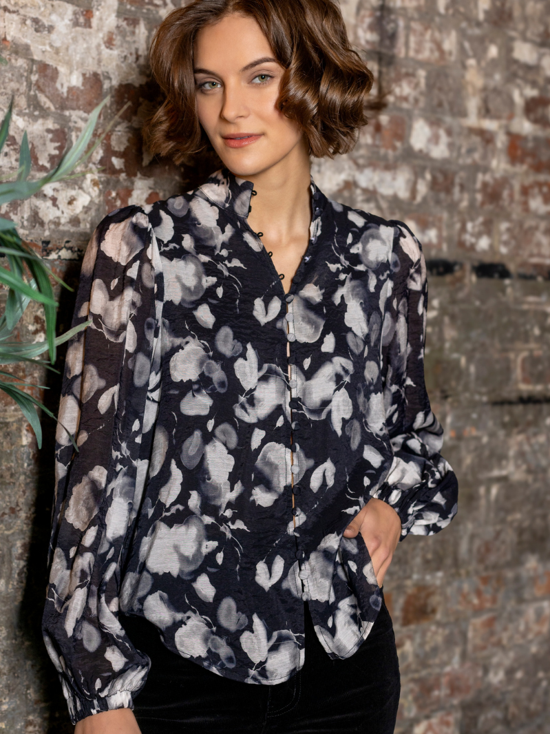 Feminin button blouse Black/Flower