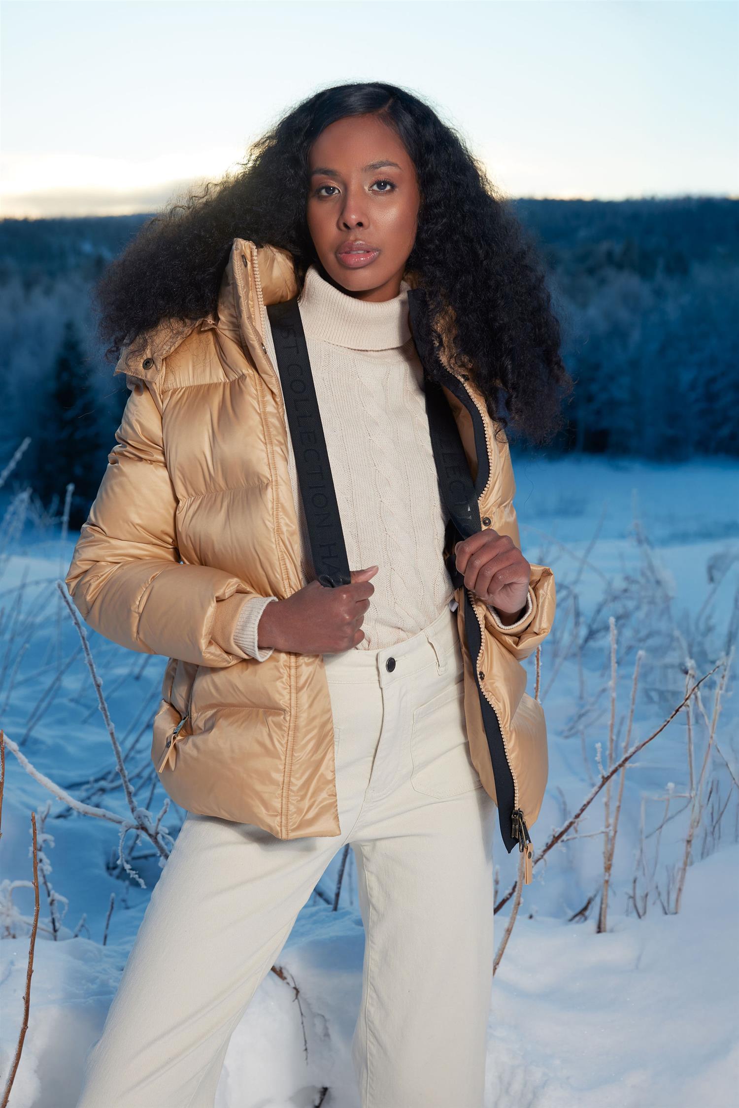 Short hooded puffer jacket Champagne