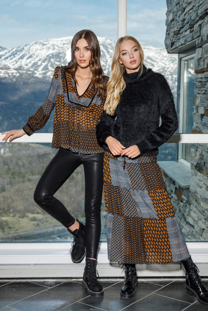 Velvet ribbon blouse Patchwork