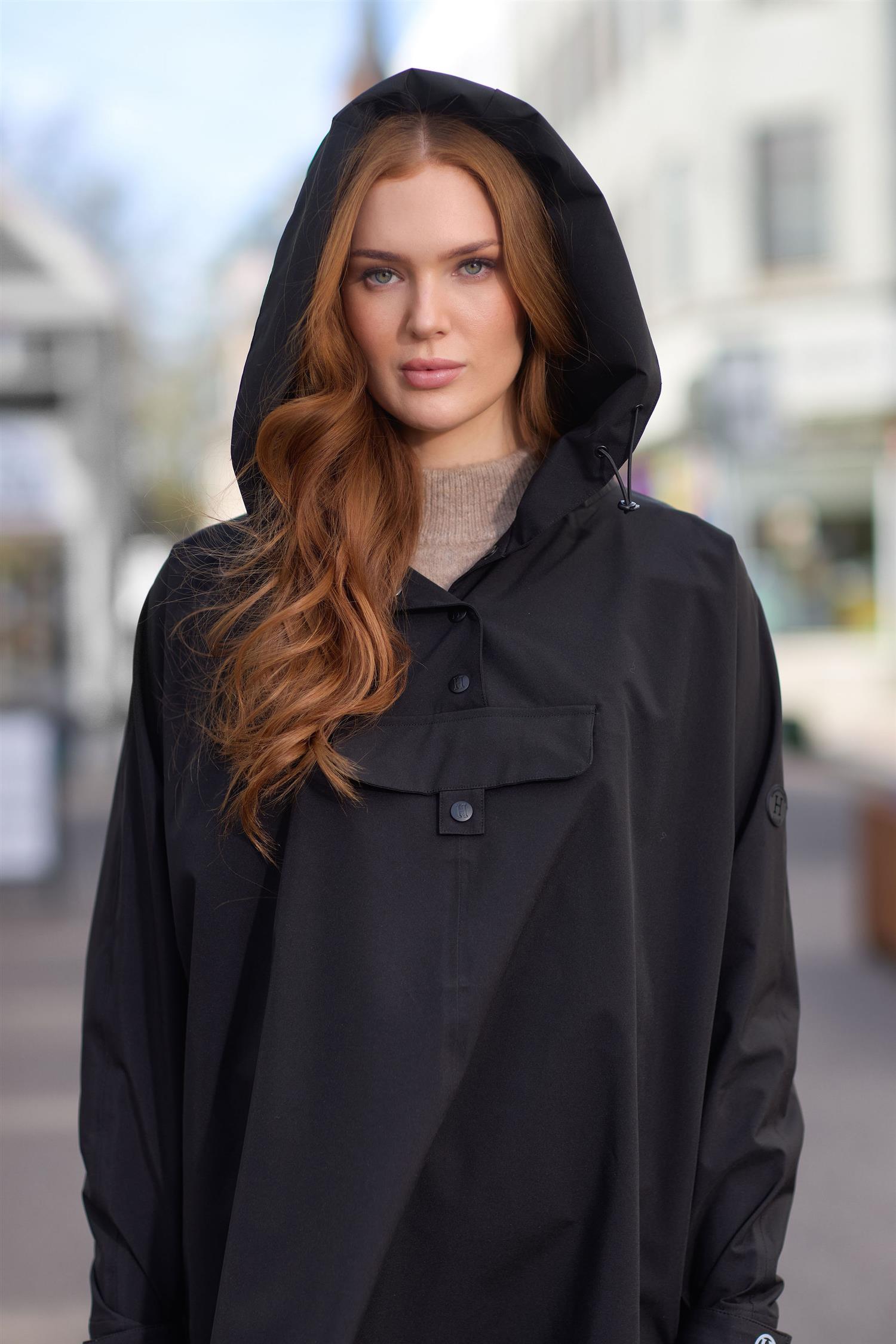 Rain cape Sort