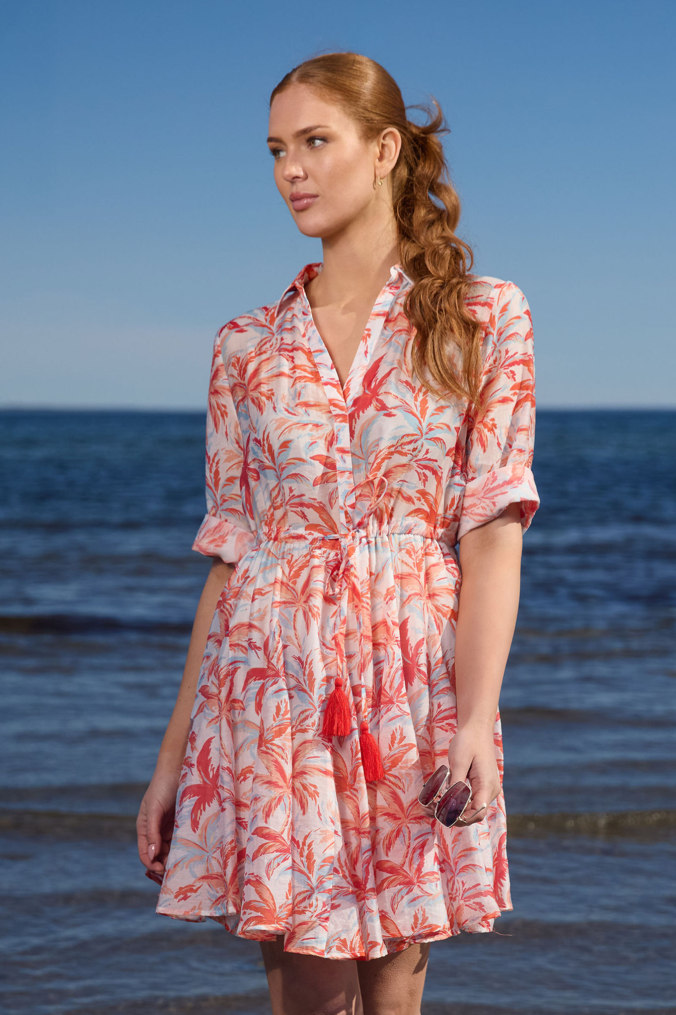 Short printed feminine dress Palms