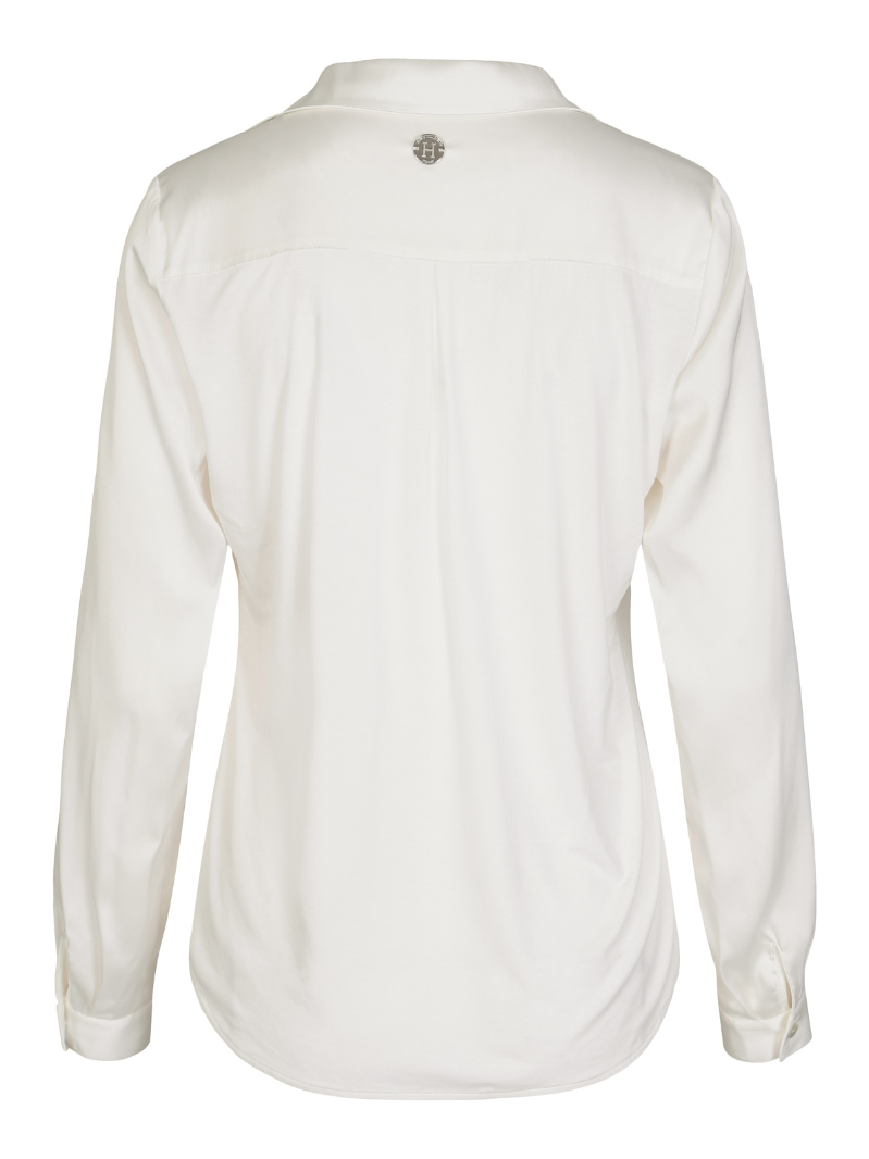 55-830 Satin V-neck blouse Krem
