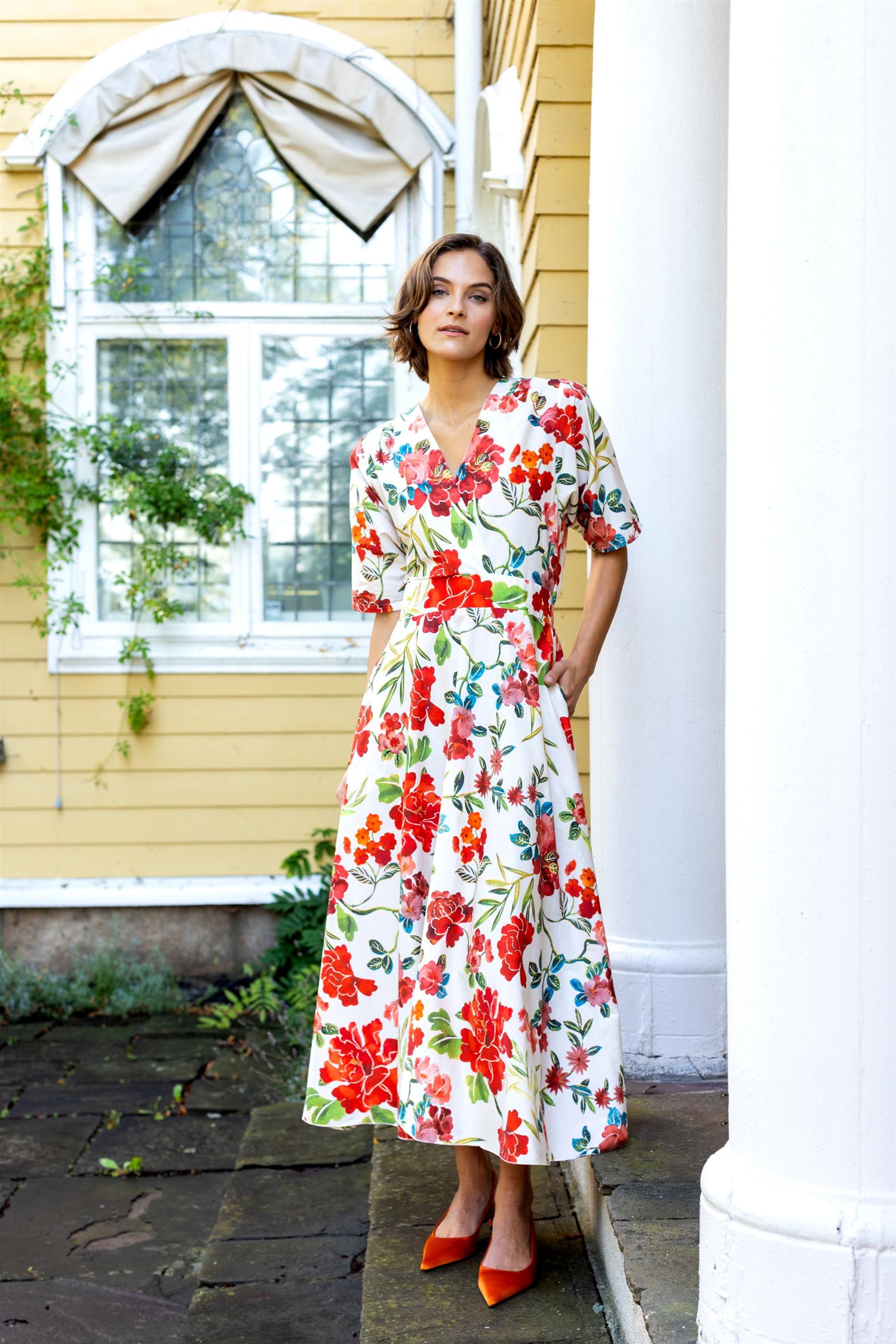 V-neck dress Blomstrete