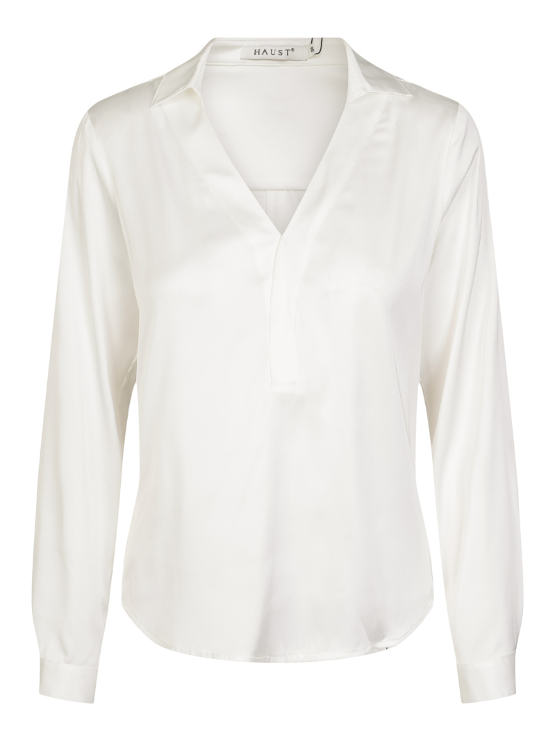 55-830 Satin V-neck blouse Krem