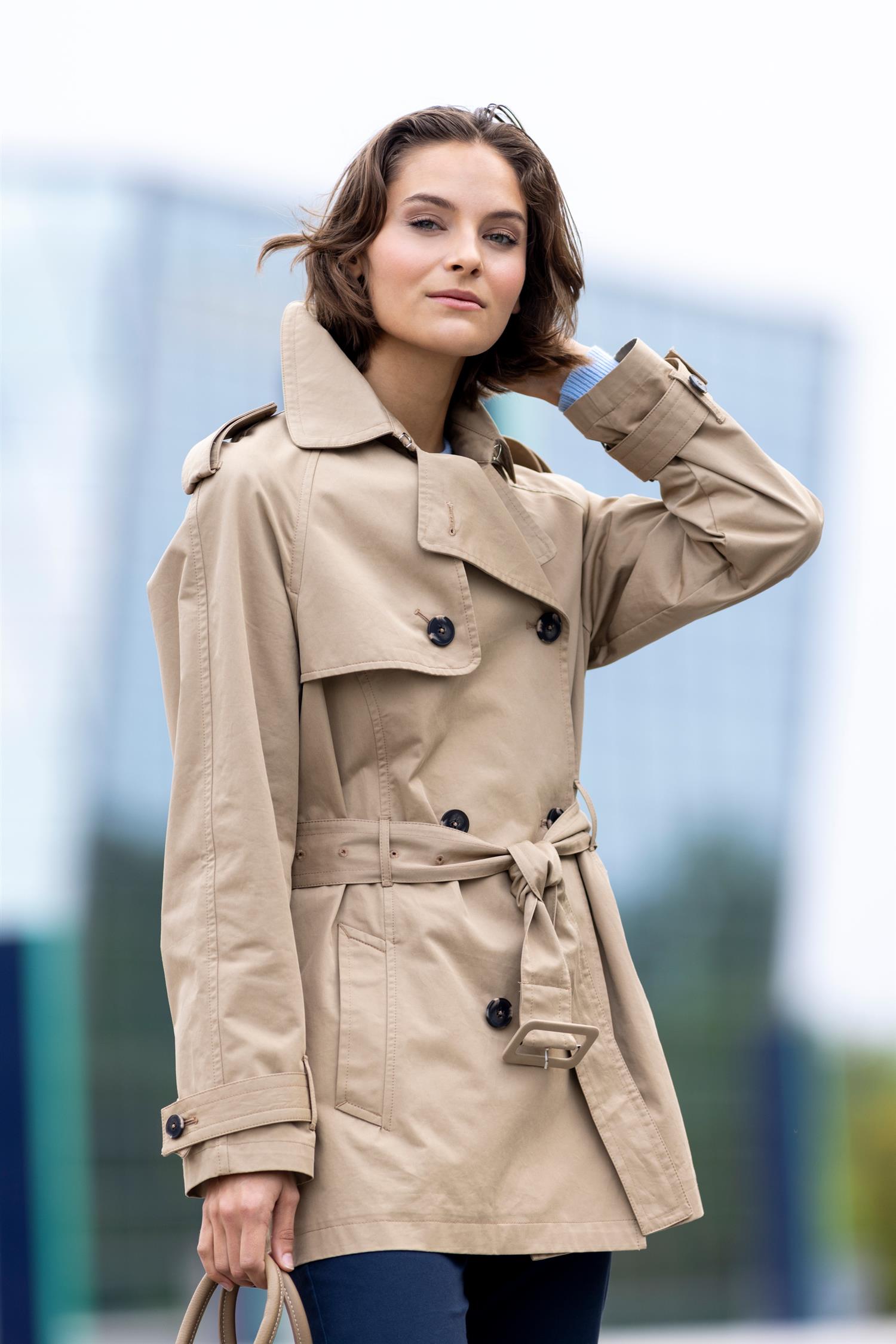 Short classic trench coat Beige