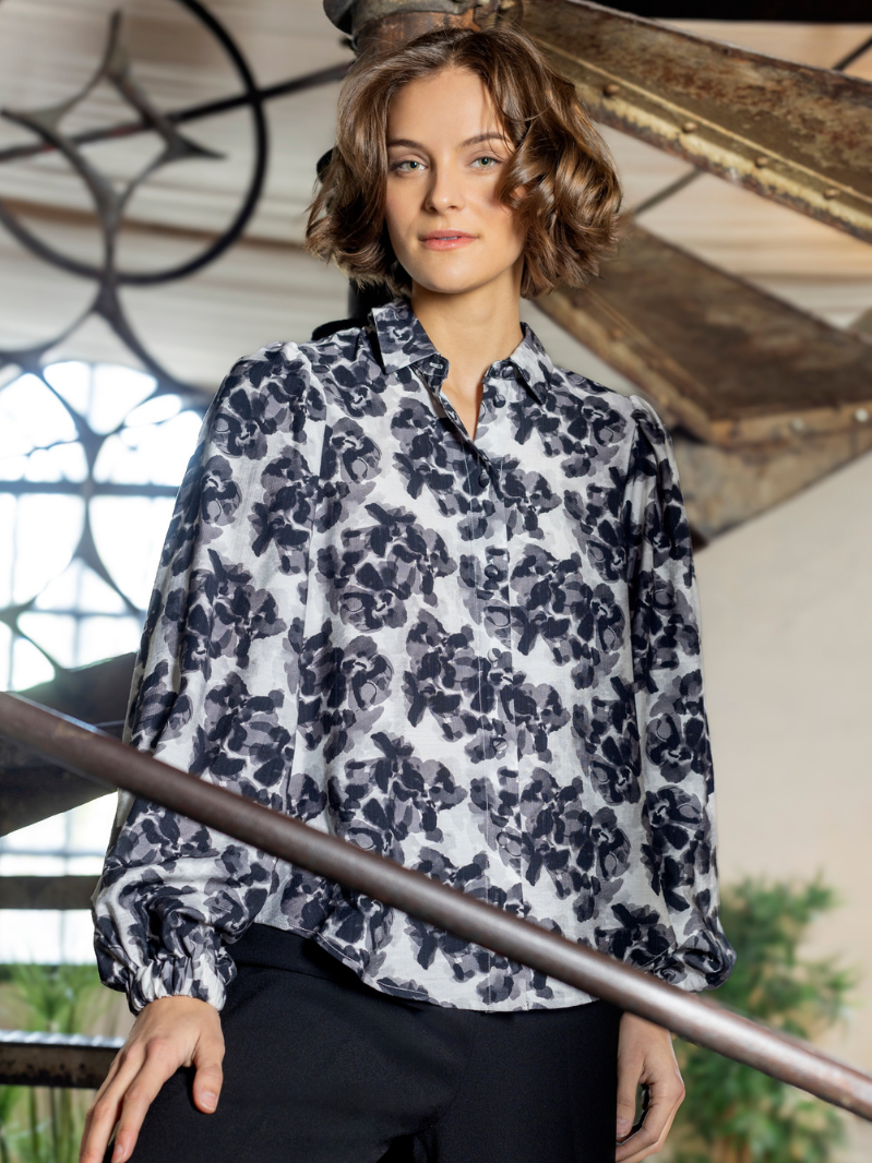 Feminine loose blouse White/Flower