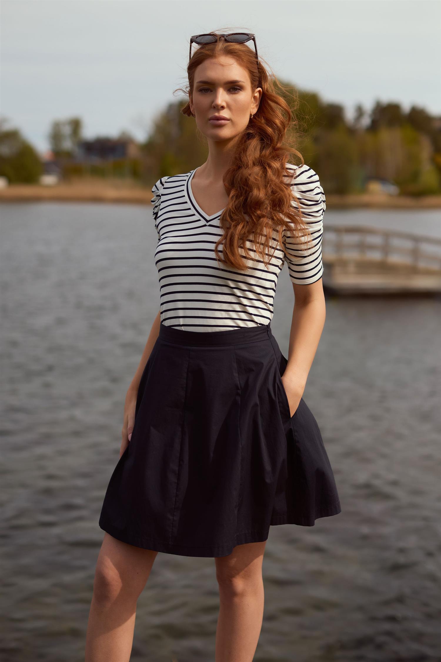 Short wide skirt Marineblå